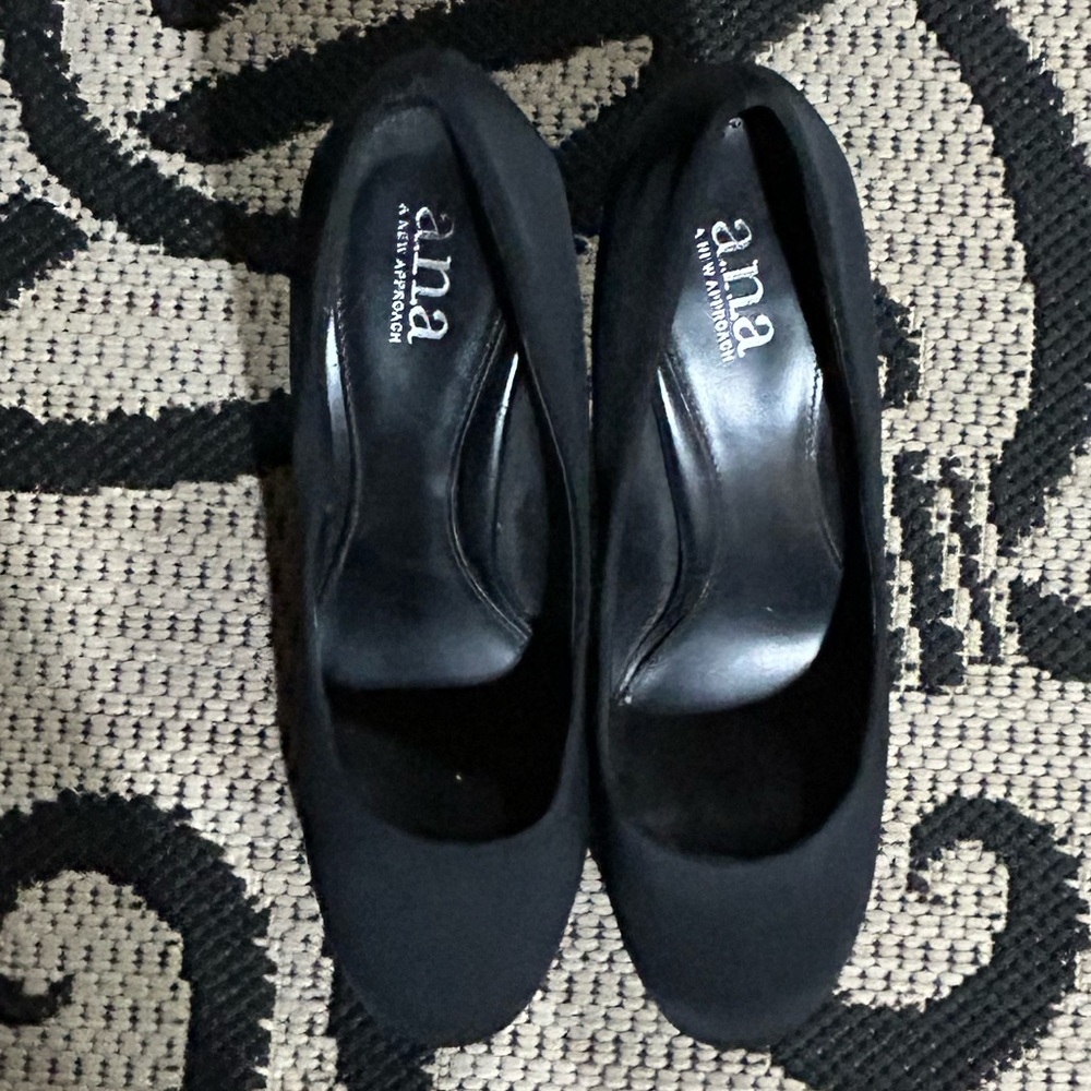Black Rounded Toe Heels